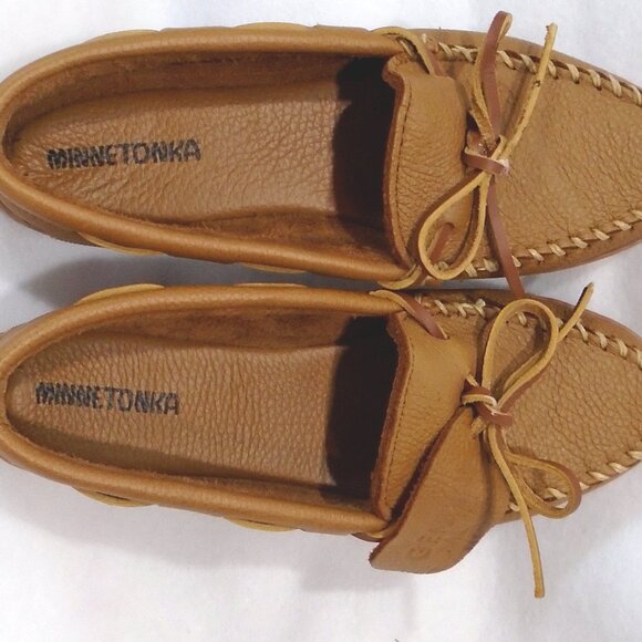 new MINNETONKA Moosehide Classic Mocassins Natural - never worn/no box - Picture 3 of 6